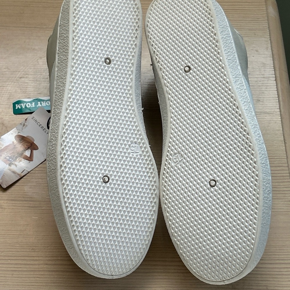 NWT Sincerely Jules Comfort Women's Memory Foam Sneakers Beige Size 7.5 - Picture 6 of 14